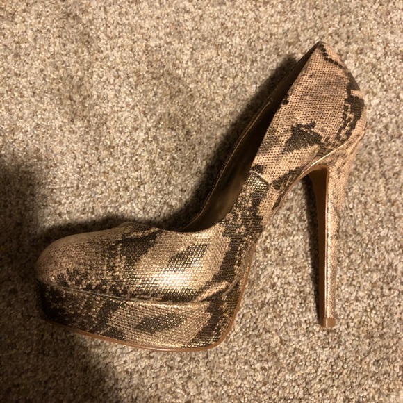 Charles David Platform Pumps Size 7 - Picture 3 of 7